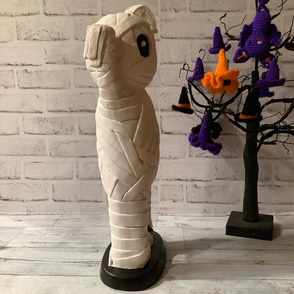 Resin Halloween Standing Mummy On Base - Picture 6 of 7